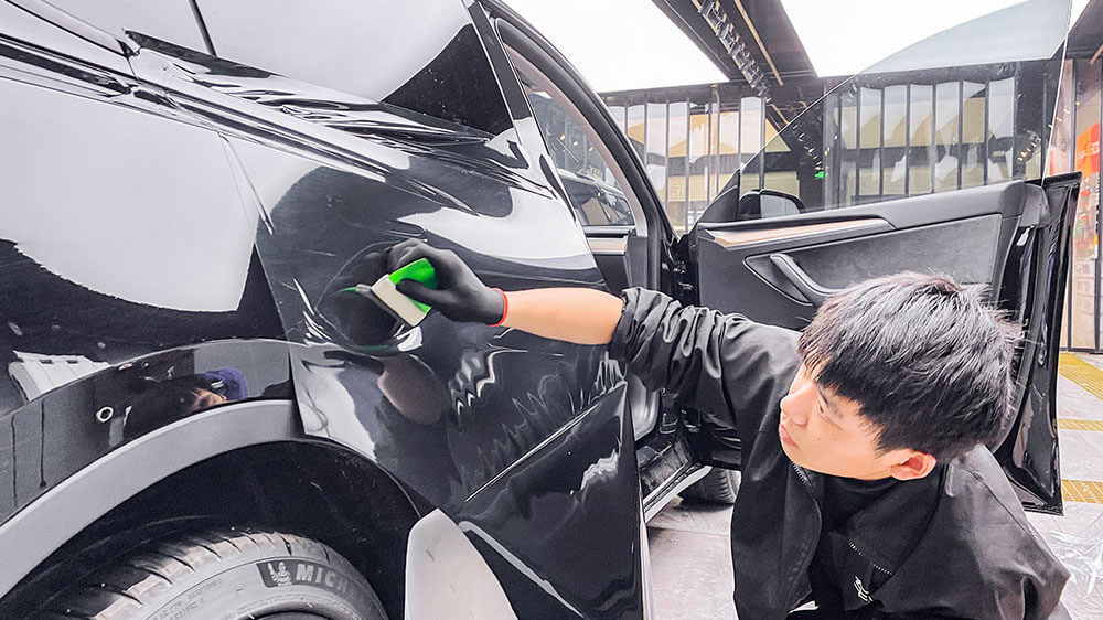 特斯拉MODEL-Y黑色施工AX祖母石绿+龙膜畅悦80前档（图12）