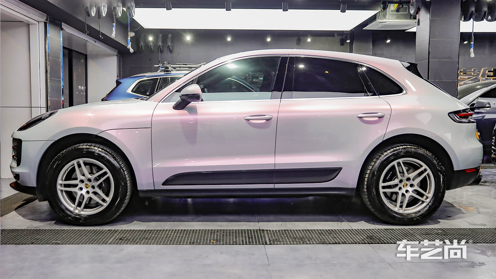 保时捷Macan施工车身改色膜高亮樱花粉（图18）