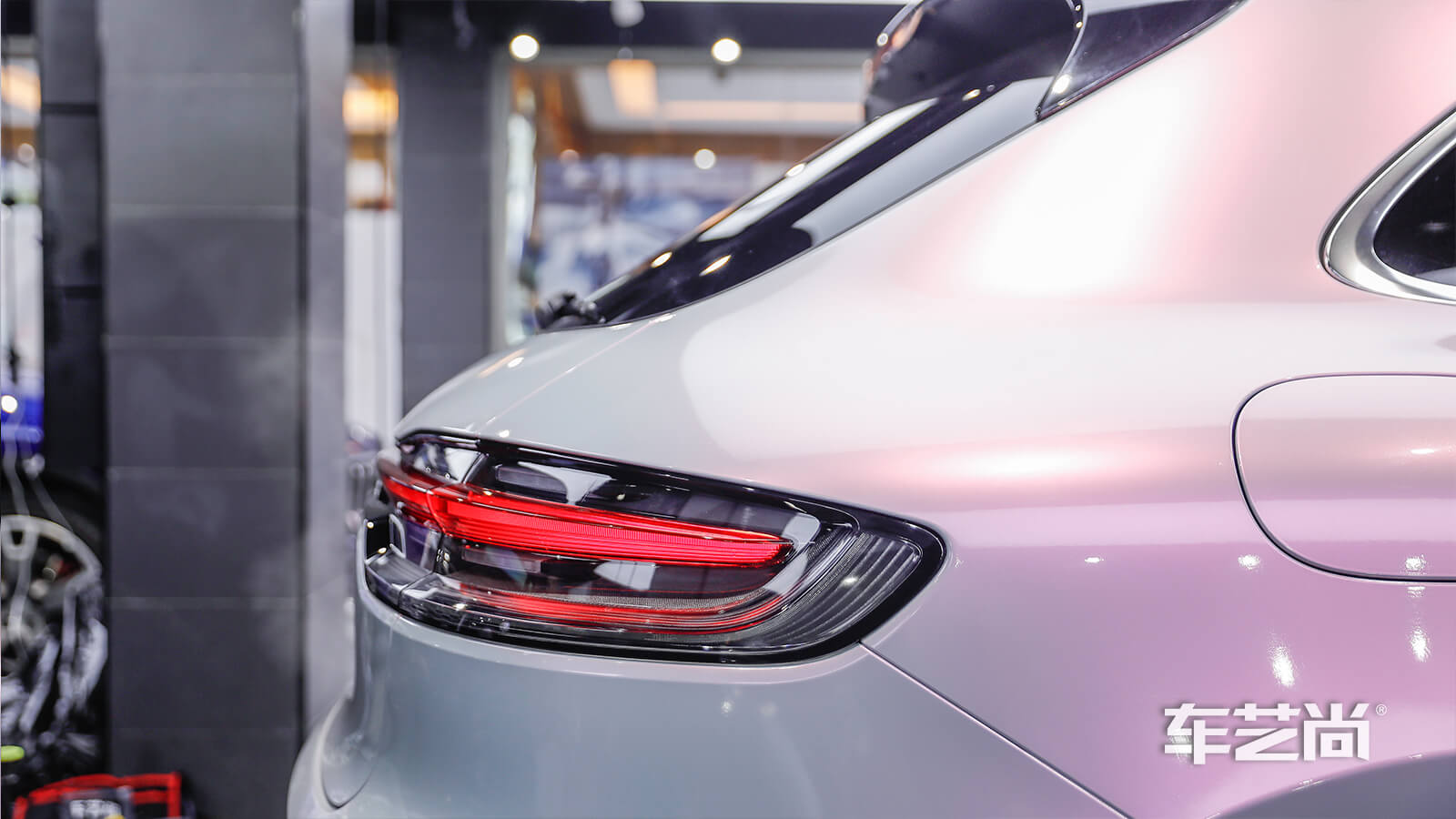 保时捷Macan施工车身改色膜高亮樱花粉（图12）