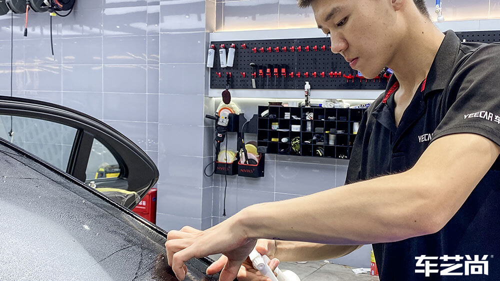 奔驰S350施工威固玻璃膜VK70+K35（图1）