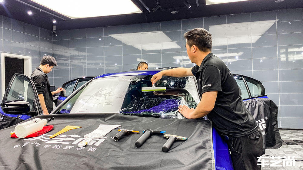 宝马3系蓝色施工威固隔热膜（图3）