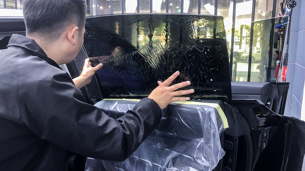 特斯拉MODEL-Y黑色施工AX祖母石绿+龙膜畅悦80前档（图6）