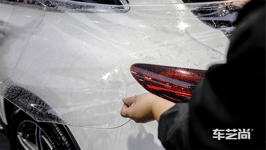 隐形车衣覆膜施工.jpg