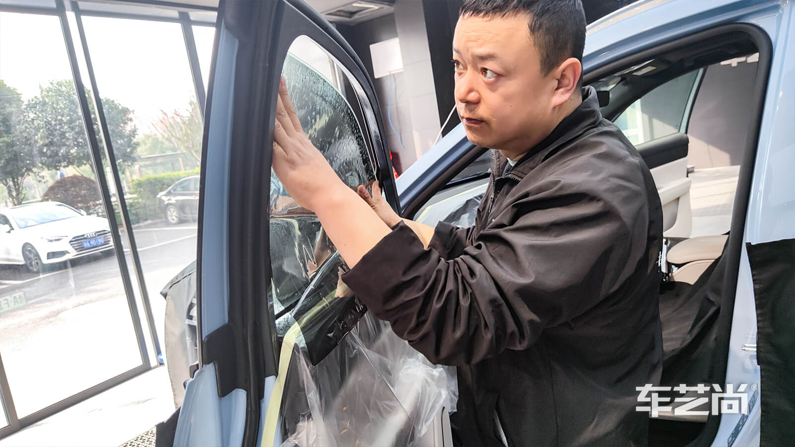 理想01施工威固隔热膜（图6）